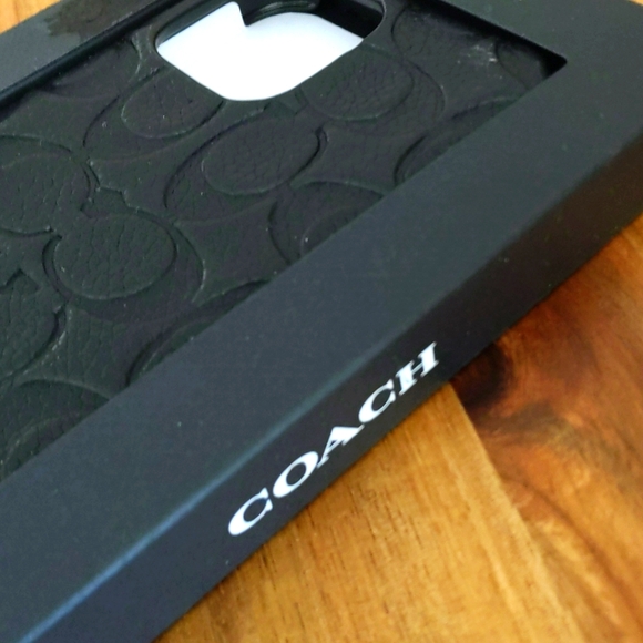 Coach 🔥 NWT 🔥 iPhone 15 promax cellphone protector. Black with Coach logos - Picture 2 of 10